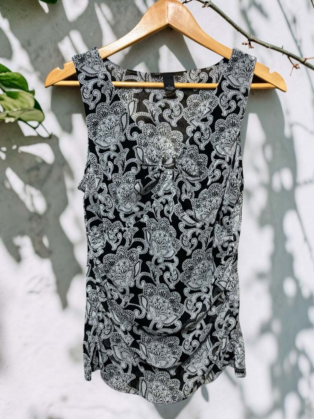 INC International Concepts Women's Black and White Floral Print Sleeveless Keyho